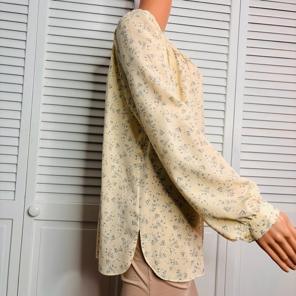 VINCE Yellow Smocked Silk Floral Button Down Blouse Size Medium - Picture 4 of 10